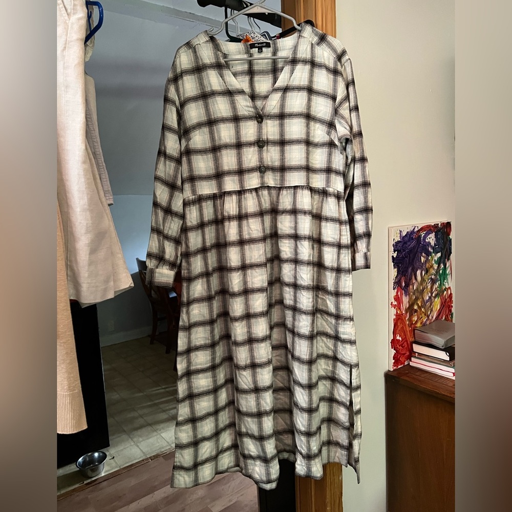 Women’s Dress with Pockets!
